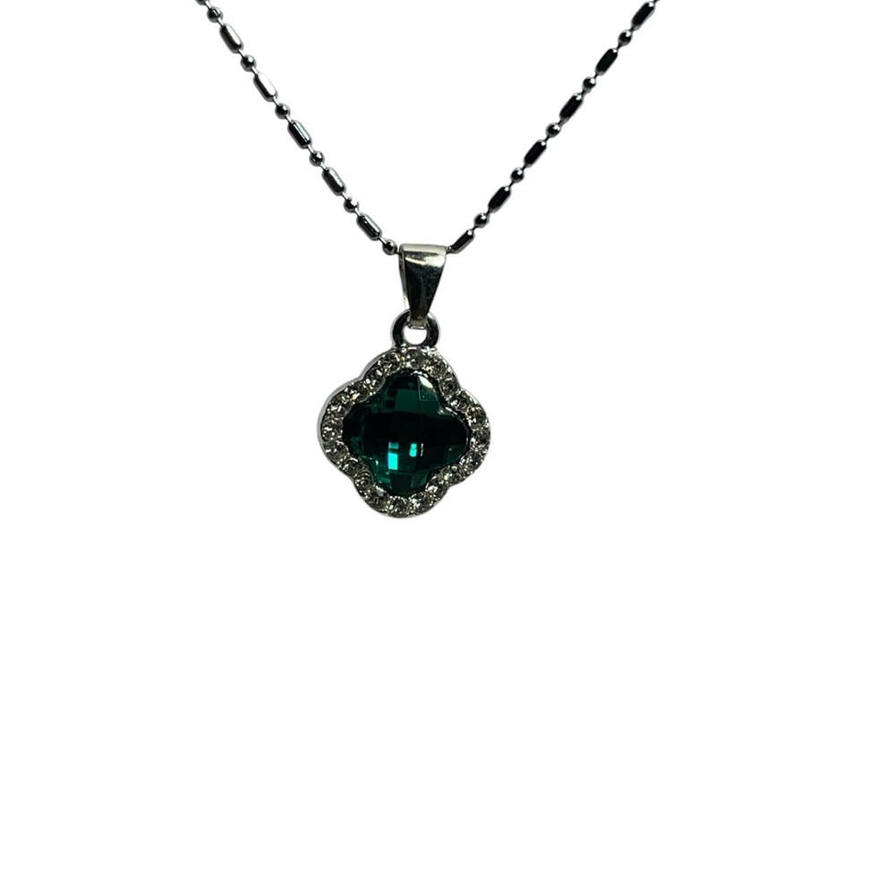Elegant Silver and Green Pendant Necklace